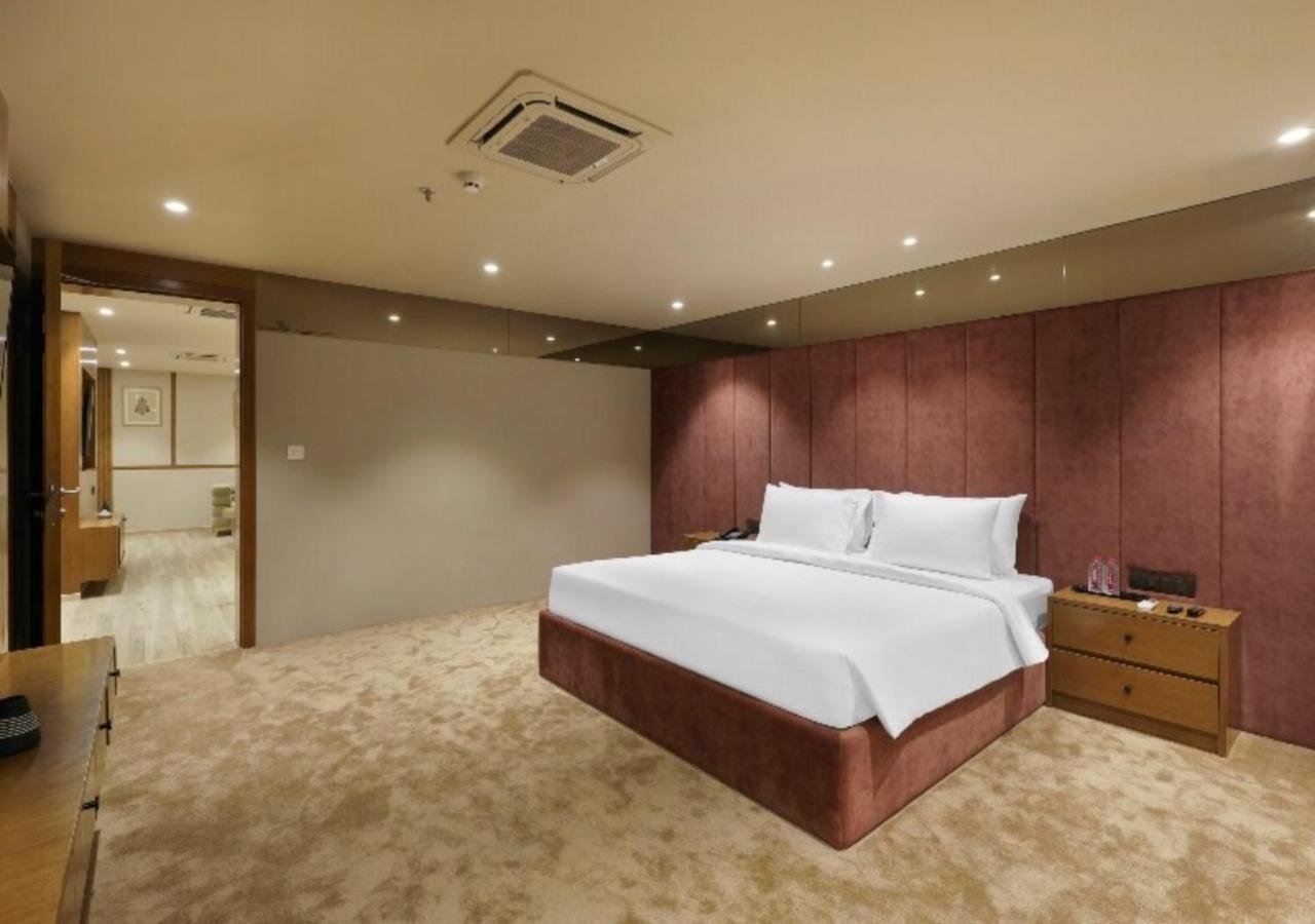 Calabash Luxury Near Airpot 4* New Delhi