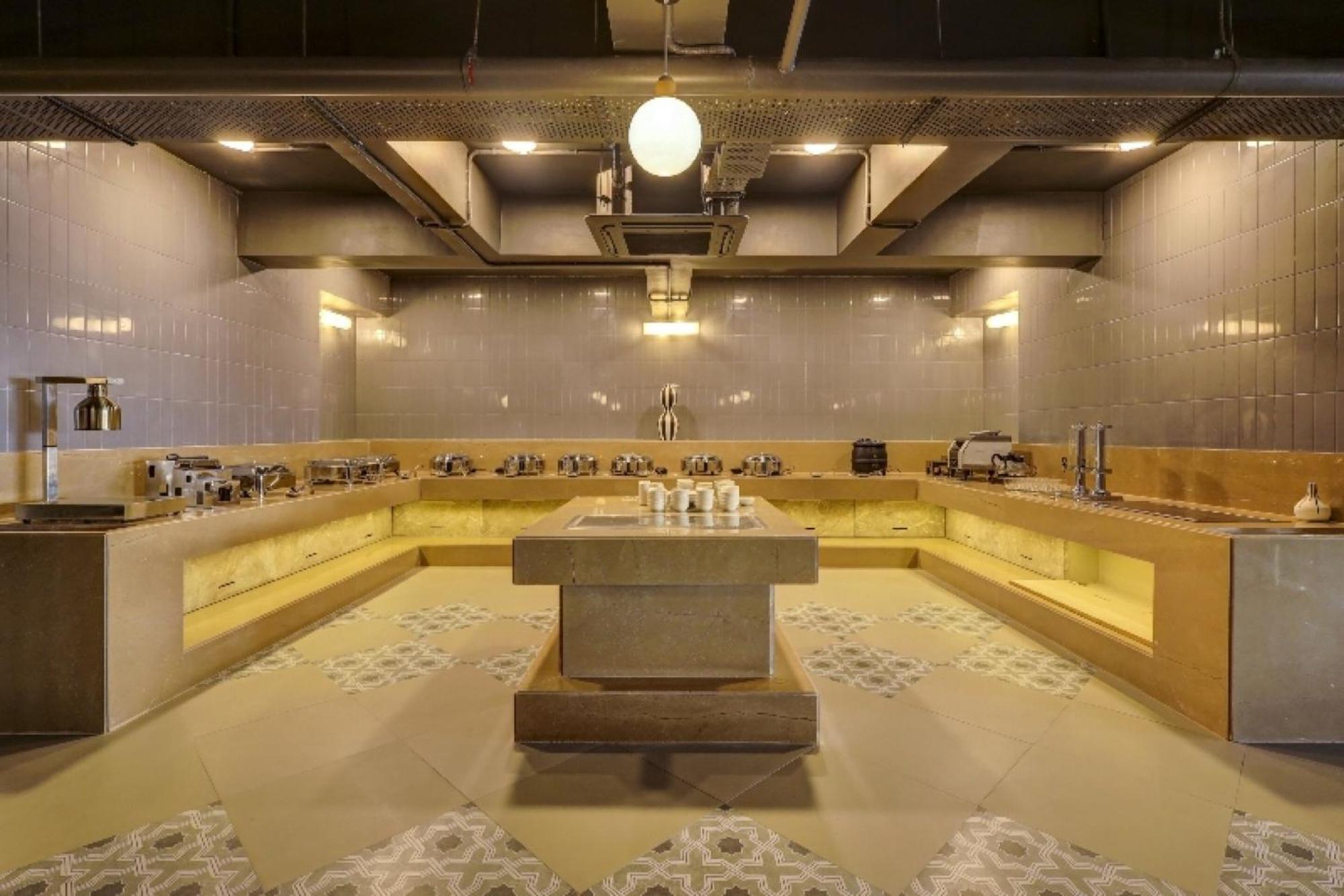 Hotel Calabash Luxury Near Airpot New Delhi